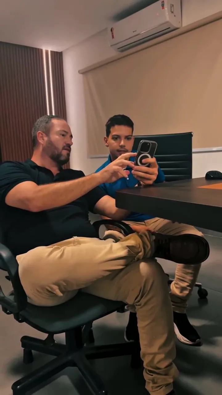 Conversa de trabalho com empresários